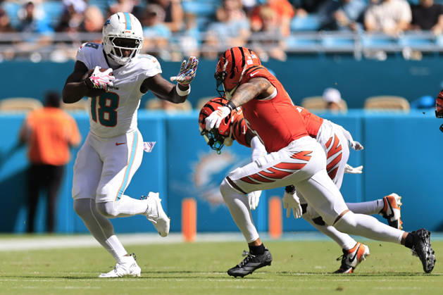 October 11, 2026, Miami Gardens, Florida, United States: Miami Dolphins wide receiver Chris Bell (18) makes a reception and turns to run with the ball during an NFL, American Football Herren, USA game against the Cincinnati Bengals on Sunday, October 11, 2026 at the Hard Rock Stadium. The Bengals beat the Dolphins 31-24. NFL 2026: Cincinnati Bengals 31 : 24 Miami Dolphins  - ZUMAh180 20261011_zsp_h180_076 Copyright: xKimxHukarix