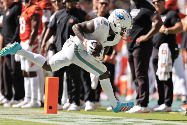 October 11, 2026, Miami Gardens, Florida, United States: Miami Dolphins wide receiver Malik Washington (6) runs towards the end zone but is shoved out of bounds before crossing the pylon during an NFL, American Football Herren, USA game against the Cincinnati Bengals on Sunday, October 11, 2026 at the Hard Rock Stadium. The Bengals beat the Dolphins 31-24. NFL 2026: Cincinnati Bengals 31 : 24 Miami Dolphins  - ZUMAh180 20261011_zsp_h180_104 Copyright: xKimxHukarix