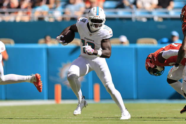 October 11, 2026, Miami Gardens, Florida, United States: Miami Dolphins wide receiver Chris Bell (18) makes a reception and turns to run with the ball during an NFL, American Football Herren, USA game against the Cincinnati Bengals on Sunday, October 11, 2026 at the Hard Rock Stadium. The Bengals beat the Dolphins 31-24. Miami Gardens United States - ZUMAh180 20261011_zsp_h180_108 Copyright: xKimxHukarix