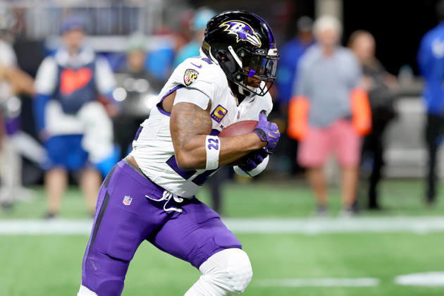 ATLANTA, GA - OCTOBER 11: Derrick Henry (22) of the Baltimore Ravens rushes with the football during the Sunday evening NFL, American Football Herren, USA game between the Atlanta Falcons and the Baltimore Ravens on October 11, 2026 at the Mercedes-Benz Stadium in Atlanta, Georgia. (Photo by David J. Griffin Icon Sportswire) NFL: OCT 11 Ravens at Falcons EDITORIAL USE ONLY Icon9532610110476