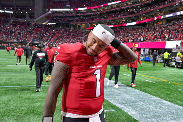 ATLANTA, GA - OCTOBER 11: Atlanta quarterback Tua Tagovailoa (1) reacts following the conclusion of the NFL, American Football Herren, USA game between the Baltimore Ravens and the Atlanta Falcons on October 11th, 2026 at Mercedes-Benz Stadium in Atlanta, GA. (Photo by Rich von Biberstein Icon Sportswire) NFL: OCT 11 Ravens at Falcons EDITORIAL USE ONLY Icon261011016