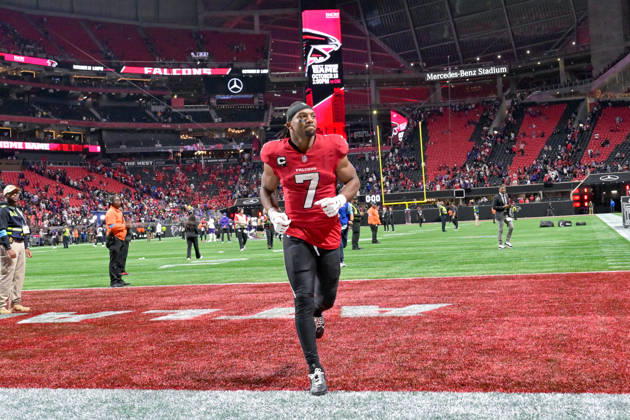 ATLANTA, GA - OCTOBER 11: Atlanta running back Bijan Robinson (7) reacts following the conclusion of the NFL, American Football Herren, USA game between the Baltimore Ravens and the Atlanta Falcons on October 11th, 2026 at Mercedes-Benz Stadium in Atlanta, GA. (Photo by Rich von Biberstein Icon Sportswire) NFL: OCT 11 Ravens at Falcons EDITORIAL USE ONLY Icon261011019