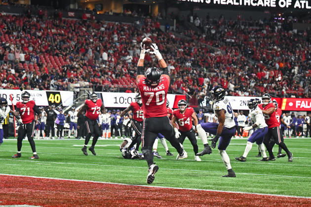 ATLANTA, GA - OCTOBER 11: Atlanta offensive tackle Jake Matthews (70) attempts to catch a touchdown pass during the NFL, American Football Herren, USA game between the Baltimore Ravens and the Atlanta Falcons on October 11th, 2026 at Mercedes-Benz Stadium in Atlanta, GA. (Photo by Rich von Biberstein Icon Sportswire) NFL: OCT 11 Ravens at Falcons EDITORIAL USE ONLY Icon261011036