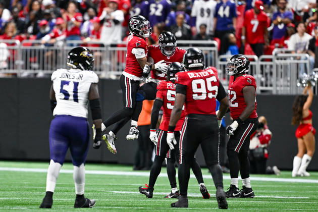 ATLANTA, GA - OCTOBER 11: Atlanta free safety Jessie Bates (3) reacts during the NFL, American Football Herren, USA game between the Baltimore Ravens and the Atlanta Falcons on October 11th, 2026 at Mercedes-Benz Stadium in Atlanta, GA. (Photo by Rich von Biberstein Icon Sportswire) NFL: OCT 11 Ravens at Falcons EDITORIAL USE ONLY Icon261011047