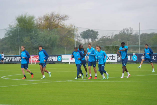 SSC Napoli training session at Castelvolturno Noa Lang of SSC Napoli During the pre-match training session for the Champions League game between Villarreal and Napoli at Castelvolturno on October 12, 2026. Castelvolturno Centro Sportivo SSC Napoli Campania ITALIA Copyright: xSalvatorexDexRosaxSalvatorexDexRosax DSC07231