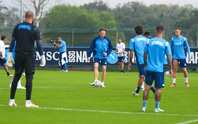 SSC Napoli training session at Castelvolturno Scott McTominay of SSC Napoli During the pre-match training session for the Champions League game between Villarreal and Napoli at Castelvolturno on October 12, 2026. Castelvolturno Centro Sportivo SSC Napoli Campania ITALIA Copyright: xSalvatorexDexRosaxSalvatorexDexRosax DSC07376