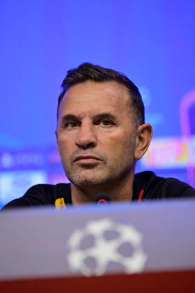 Ahead of Galatasaray v Barcelona - UEFA Champions League ISTANBUL, TURKIYE - OCTOBER 12: Galatasaray head coach Okan Buruk speaks during a press conference, PK, Pressekonferenz at the Kemerburgaz Metin Oktay Training Facilities in Istanbul, Turkiye, on October 12, 2026, ahead of the UEFA Champions League Matchday 2 clash between Galatasaray and Barcelona. Cem Tekkesinoglu Anadolu Istanbul Turkey. Editorial use only. Please get in touch for any other usage.  Copyright: x2026xAnadoluxCemxTekkesinoglux