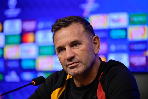 Ahead of Galatasaray v Barcelona - UEFA Champions League ISTANBUL, TURKIYE - OCTOBER 12: Galatasaray head coach Okan Buruk speaks during a press conference, PK, Pressekonferenz at the Kemerburgaz Metin Oktay Training Facilities in Istanbul, Turkiye, on October 12, 2026, ahead of the UEFA Champions League Matchday 2 clash between Galatasaray and Barcelona. Cem Tekkesinoglu Anadolu Istanbul Turkey. Editorial use only. Please get in touch for any other usage. Copyright: x2026xAnadoluxCemxTekkesinoglux