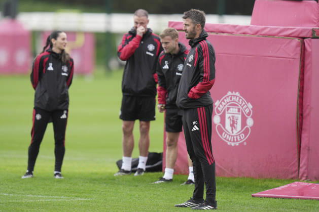 Manchester United, ManU Training, Champions League Manchester United manager Michael Carrick and his staff watch the players warm up during the Manchester United Training Session at Carrington Training Centre, ahead of the UEFA Champions League Matchday 2 v Atletico Madrid, Manchester, England on 12 October 2026 Credit: Steve Flynn Every Second Media Editorial use only. All images are copyright Every Second Media Limited. No images may be reproduced without prior permission. Copyright: xIMAGO EveryxSecondxMediax ESM-2213-0037 StevexFlynnx xEveryxSecondxMediax