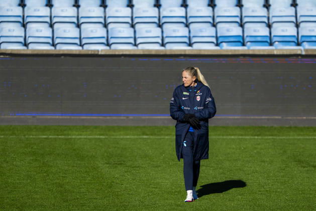Soccer, training with the Norwegian women s national team, Oslo, Norway 20261012 Norway s head coach Gemma Grainger during a training session with Norway s women s national soccer team at Ullevaal Stadium ahead of the match against Romania. Photo: Fredrik Varfjell, NTB, Oslo, Norway. EDITORIAL USE ONLY. RESTRICTED USE FOR BETTING COMPANIES.  Copyright: xFredrikxVarfjellx xNTBx