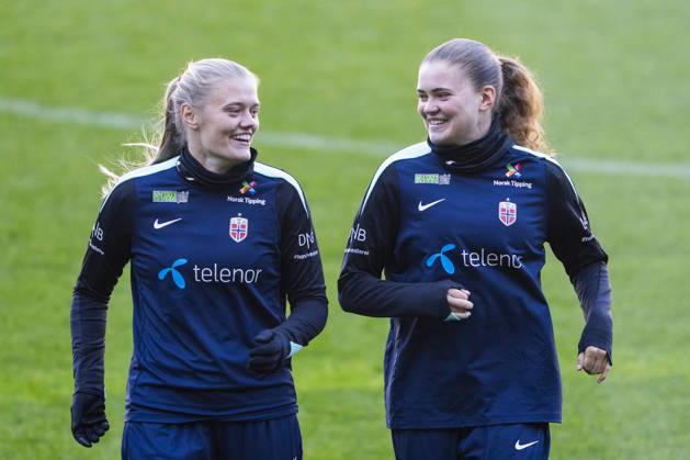 Soccer, training with the Norwegian women s national team, Oslo, Norway, October 12, 2026 Mathilde Hauge Harviken and Signe Gaupset during a training session with the Norwegian women’s national soccer team at Ullevaal Stadium before the match against Romania. Photo: Fredrik Varfjell, NTB, Oslo, Norway. EDITORIAL USE ONLY. RESTRICTED USE FOR BETTING COMPANIES.  Copyright: xFredrikxVarfjellx xNTBx