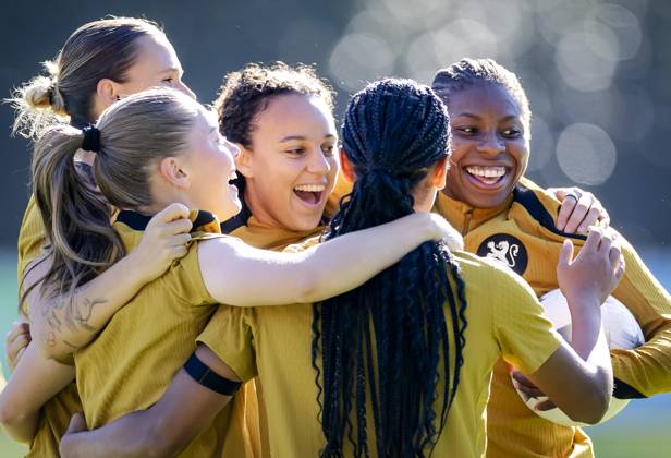 ZEIST - Chasity Grant and Lineth Beerensteyn during a training session of the Dutch women s football team in preparation for the World Cup qualifying match against Hungary. ROBIN VAN LONKHUIJSEN ANP xVIxANPxSportx xxANPxIVx 572228088 originalFilename: 572228088.jpg