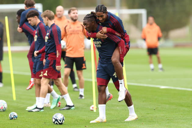 Arsenal Training & Media Conference, Champions League Eberechi Eze smiles with Marli Salmon of Arsenal during the Arsenal training session at the Arsenal FC Training Centre, ahead of UEFA Champions League Matchday 2 v Lille, London Colney, England on 12 October 2026 Credit: Tiego Grenho Every Second Media Editorial use only. All images are copyright Every Second Media Limited. No images may be reproduced without prior permission. Copyright: xIMAGO EveryxSecondxMediax ESM-2214-0009 TiegoxGrenhox xEveryxSecondxMediax