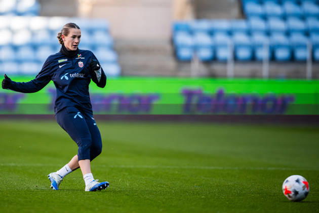 261012 Elisabeth Terland of the Norwegian women™s national football team during a training session on October 12, 2026 in Oslo. Photo: Marius Simensen BILDBYRAN Cop 238 bbeng dam fifa women s world cup qualifier football fotball fotboll norge norway practice soccer training trening träning Copyright: MARIUSxSIMENSEN BB261012BB258