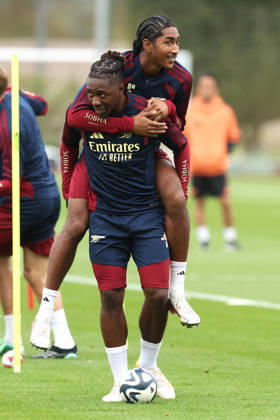Arsenal Training & Media Conference, Champions League Eberechi Eze carries Marli Salmon of Arsenal during the Arsenal training session at the Arsenal FC Training Centre, ahead of UEFA Champions League Matchday 2 v Lille, London Colney, England on 12 October 2026 Credit: Tiego Grenho Every Second Media Editorial use only. All images are copyright Every Second Media Limited. No images may be reproduced without prior permission. Copyright: xIMAGO EveryxSecondxMediax ESM-2214-0020 TiegoxGrenhox xEveryxSecondxMediax