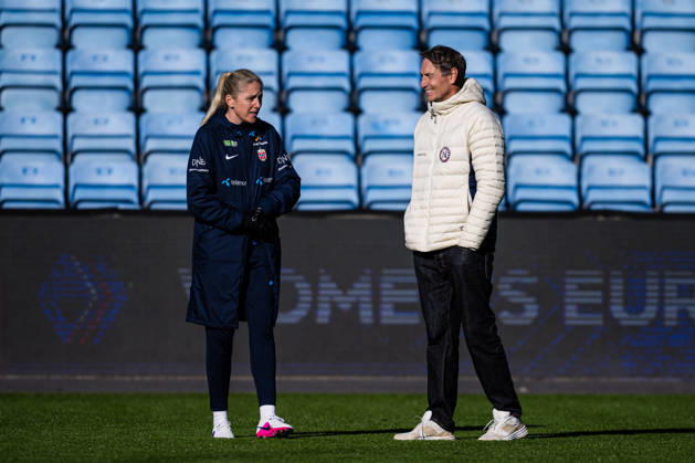 261012 Head coach Gemma Grainger of the Norwegian women™s national football team during a training session on October 12, 2026 in Oslo. Photo: Marius Simensen BILDBYRAN Cop 238 bbeng dam fifa women s world cup qualifier football fotball fotboll norge norway practice soccer training trening träning Copyright: MARIUSxSIMENSEN BB261012BB268