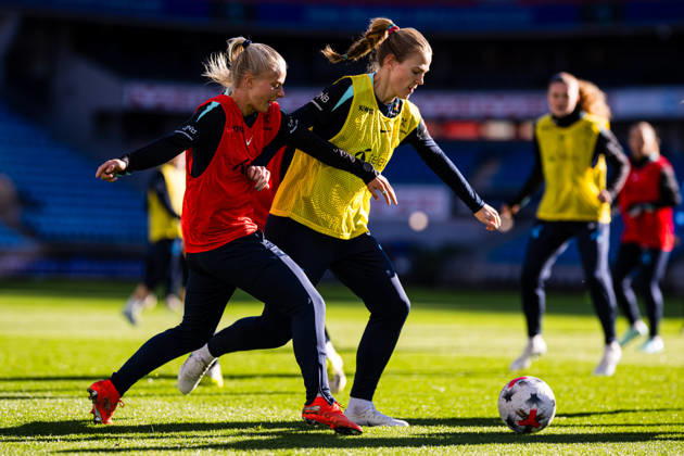261012 Emilie Woldvik and Marthine ostenstad of the Norwegian women™s national football team during a training session on October 12, 2026 in Oslo. Photo: Marius Simensen BILDBYRAN Cop 238 bbeng dam fifa women s world cup qualifier football fotball fotboll norge norway practice soccer training trening träning Copyright: MARIUSxSIMENSEN BB261012BB275