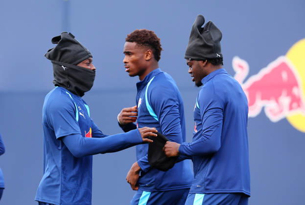 RB Leipzig - Training Champions League Leipzig, 12.10.2026, RB Akademie, UEFA Champions League , RB Leipzig - Abschlusstraining am Vortag von RBLeipzig v. PSV Eindhoven , Im Bild v.l.: Johan Bakayoko ( 11, RB Leipzig), Abdoul Kone ( 2, RB Leipzig) und Castello Lukeba (23, RB Leipzig) ,