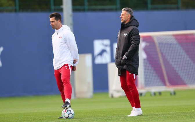 RB Leipzig - Training Champions League Leipzig, 12.10.2026, RB Akademie, UEFA Champions League , RB Leipzig - Abschlusstraining am Vortag von RBLeipzig v. PSV Eindhoven , Im Bild v.l.: Co-Trainer Thomas Stefan Buck (RB Leipzig) und Trainer Martin Demichelis, RB Leipzig ,