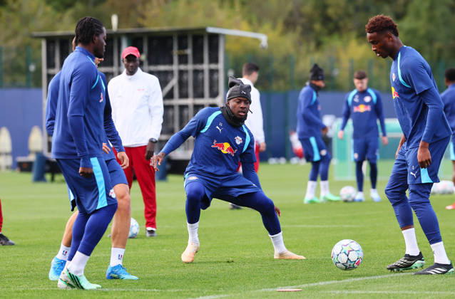 RB Leipzig - Training Champions League Leipzig, 12.10.2026, RB Akademie, UEFA Champions League , RB Leipzig - Abschlusstraining am Vortag von RBLeipzig v. PSV Eindhoven , Im Bild v.l.: Castello Lukeba (23, RB Leipzig),Johan Bakayoko ( 11, RB Leipzig) und Abdoul Kone ( 2, RB Leipzig) ,