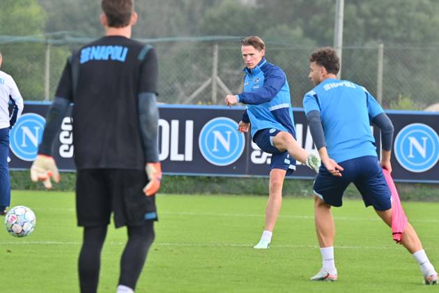 Foto IPP Felice De Martino Castel Volturno (Ce) 12 10 2026 Allenamento Napoli pre gara Champions League con il Villareal Nella foto: Scott McTominay Italy Photo Press World Copyright Castel Volturno italy ITALY  Copyright: xR4924_italyphotopressx