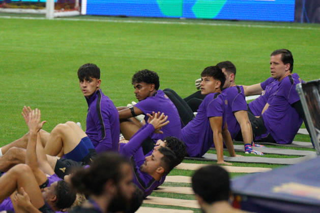 October 12, 2026, Sariyer, Istanbul, Turkey: Lamine Yamal (C) during the training day of FC Barcelona, Barca ahead the UEFA Champions League second round, football match against Galatasaray at RAMS Park Stadium in Istanbul, Turkey on October 12, 2026. Sariyer Turkey - ZUMAu194 20261012_zip_u194_032 Copyright: xTolgaxUluturkx