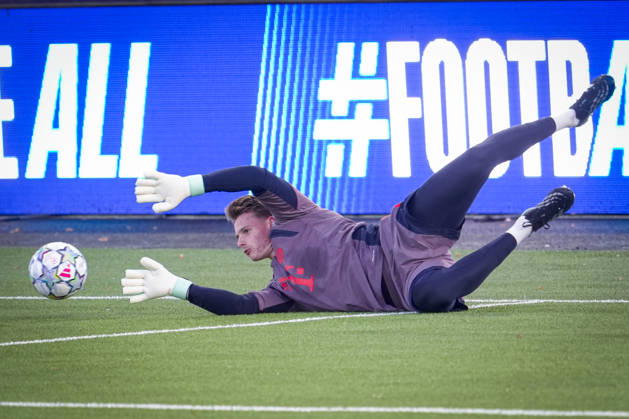 Soccer, Champions League 2026–2027, Viking vs. Bayern Munich, Stavanger, October 12, 2026. Bayern Munich goalkeeper Jonas Urbig trains at Lyse Arena in Stavanger, the day of the Champions League match between Viking and Bayern Munich. Photo: Lise Aserud, NTB, Stavanger, Norway. EDITORIAL USE ONLY. RESTRICTED USE FOR BETTING COMPANIES.  Copyright: xLisexAserudx xNTBx