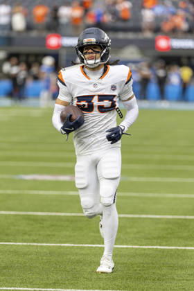 October 11, 2026, Inglewood, California, USA: Denver Broncos Cornerback Brent Austin (33) warms up before an NFL, American Football Herren, USA football game against Los Angeles Chargers, in Inglewood, Calif. on Sunday Oct. 11, 2026. Inglewood USA - ZUMAc68_ 20261011_zaf_c68_039 Copyright: xRingoxChiux