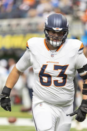 October 11, 2026, Inglewood, California, USA: Denver Broncos Tackle Alex Palczewski (63) warms up before an NFL, American Football Herren, USA football game against Los Angeles Chargers, in Inglewood, Calif. on Sunday Oct. 11, 2026. Inglewood USA - ZUMAc68_ 20261011_zaf_c68_048 Copyright: xRingoxChiux