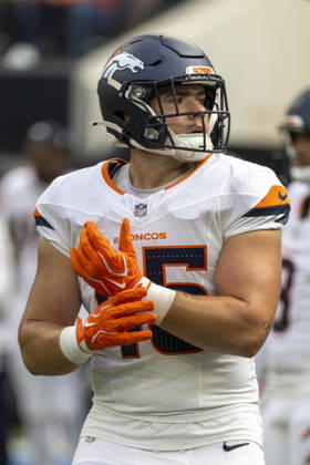 October 11, 2026, Inglewood, California, USA: Denver Broncos Tight End Nate Adkins (45) warms up before an NFL, American Football Herren, USA football game against Los Angeles Chargers, in Inglewood, Calif. on Sunday Oct. 11, 2026. Inglewood USA - ZUMAc68_ 20261011_zaf_c68_047 Copyright: xRingoxChiux