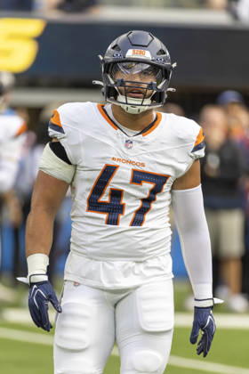 October 11, 2026, Inglewood, California, USA: Denver Broncos Inside Linebacker Karene Reid (47) warms up before an NFL, American Football Herren, USA football game against Los Angeles Chargers, in Inglewood, Calif. on Sunday Oct. 11, 2026. Inglewood USA - ZUMAc68_ 20261011_zaf_c68_061 Copyright: xRingoxChiux