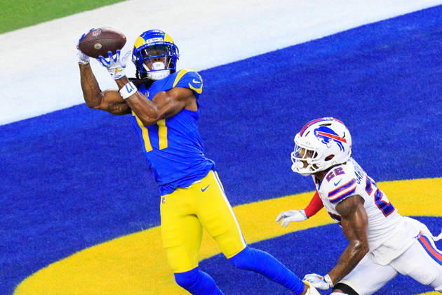 October 12, 2026, Inglewood, California, USA: 17 Davante Adams, WR for the Los Angeles Rams, makes a touchdown catch ahead of 22 C.J. Gardner-Johnson, S for the Buffalo Bills, during a regular-season NFL, American Football Herren, USA game on Monday, October 12, 2026, at SoFi Stadium in Inglewood, California. JAVIER ROJAS PI Rams Vs. Bills  - ZUMAp124 20261012_zaa_p124_018 Copyright: xJavierxRojasx