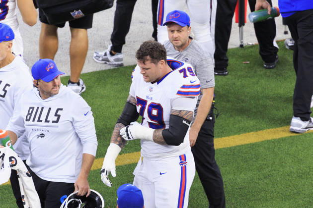 October 12, 2026, Inglewood, California, USA: 79 Spencer Brown, OT of the Buffalo Bills walks off the field after an injury during their regular NFL, American Football Herren, USA season game against the Los Angeles Rams on Monday October 12, 2026 at SoFi Stadium in Inglewood, California. ARIANA RUIZ PI Rams Vs. Bills  - ZUMAp124 20261012_zaa_p124_037 Copyright: xArianaxRuizx