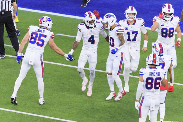 October 12, 2026, Inglewood, California, USA: 4 James Cook III, RB of the Buffalo Bills celebrates his touchdown during their regular NFL, American Football Herren, USA season game against the Los Angeles Rams on Monday October 12, 2026 at SoFi Stadium in Inglewood, California. ARIANA RUIZ PI Inglewood USA - ZUMAp124 20261012_zaa_p124_036 Copyright: xArianaxRuizx