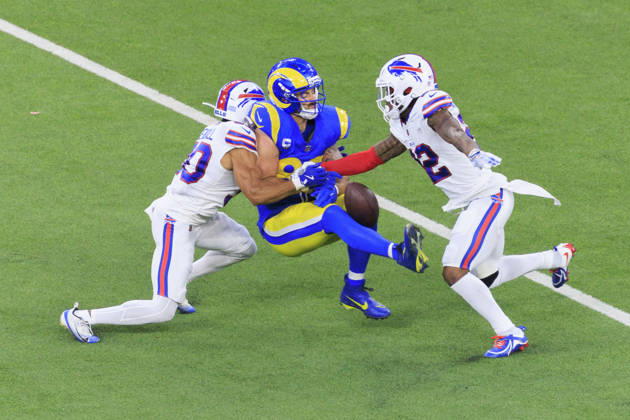 October 12, 2026, Inglewood, California, USA: 22 CJ Gardner-Johnson, S of the Buffalo Bills is charged with a penalty for unnecessary roughness on 89 Tyler Higbee, TE of the Los Angeles Rams during their regular NFL, American Football Herren, USA season game on Monday October 12, 2026 at SoFi Stadium in Inglewood, California. ARIANA RUIZ PI Rams Vs. Bills  - ZUMAp124 20261012_zaa_p124_039 Copyright: xArianaxRuizx