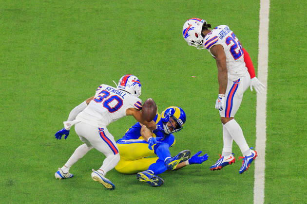 October 12, 2026, Inglewood, California, USA: 89 Tyler Higbee, TE of the Los Angeles Rams is unable to catch the ball during a regular NFL, American Football Herren, USA game against the Buffalo Bills on Monday October 12, 2026 at SoFi Stadium in Inglewood, California. Rams lose to Bills, 34-37 in overtime. JAVIER ROJAS PI Inglewood USA - ZUMAp124 20261012_zaa_p124_055 Copyright: xJavierxRojasx