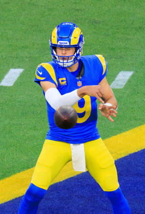 October 12, 2026, Inglewood, California, USA: 9 Matthew Stafford, QB of the Los Angeles Rams throws a pass during a regular NFL, American Football Herren, USA game against the Buffalo Bills on Monday October 12, 2026 at SoFi Stadium in Inglewood, California. Rams lose to Bills, 34-37 in overtime. JAVIER ROJAS PI Rams Vs. Bills  - ZUMAp124 20261012_zaa_p124_043 Copyright: xJavierxRojasx