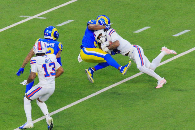 October 12, 2026, Inglewood, California, USA: 5 Kamren Kinchens, S of the Los Angeles Rams tackles 4 James Cook III, RB of the Buffalo Bills during a regular NFL, American Football Herren, USA game against the Buffalo Bills on Monday October 12, 2026 at SoFi Stadium in Inglewood, California. Rams lose to Bills, 34-37 in overtime. JAVIER ROJAS PI Rams Vs. Bills  - ZUMAp124 20261012_zaa_p124_049 Copyright: xJavierxRojasx