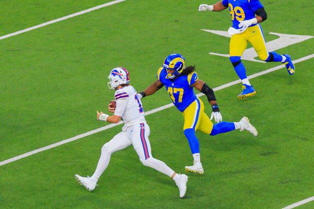 October 12, 2026, Inglewood, California, USA: 47 Wesley Bailey, OLB of the Los Angeles Rams goes after 17 Josh Allen, QB of the Buffalo Bills as he scrambles with the ball during a regular NFL, American Football Herren, USA game against the Buffalo Bills on Monday October 12, 2026 at SoFi Stadium in Inglewood, California. Rams lose to Bills, 34-37 in overtime. JAVIER ROJAS PI Rams Vs. Bills  - ZUMAp124 20261012_zaa_p124_050 Copyright: xJavierxRojasx
