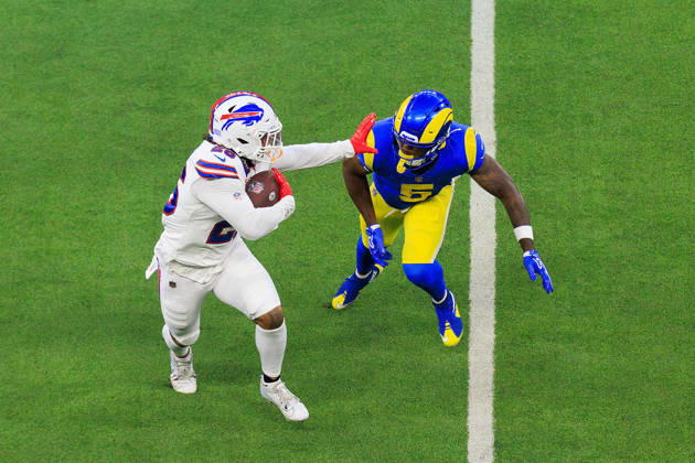 October 12, 2026, Inglewood, California, USA: 5 Kamren Kinchens, S of the Los Angeles Rams goes after 26 Ty Johnson, RB of the Buffalo Bills during a regular NFL, American Football Herren, USA game on Monday October 12, 2026 at SoFi Stadium in Inglewood, California. Rams lose to Bills, 34-37 in overtime. JAVIER ROJAS PI Rams Vs. Bills - ZUMAp124 20261012_zaa_p124_051 Copyright: xJavierxRojasx