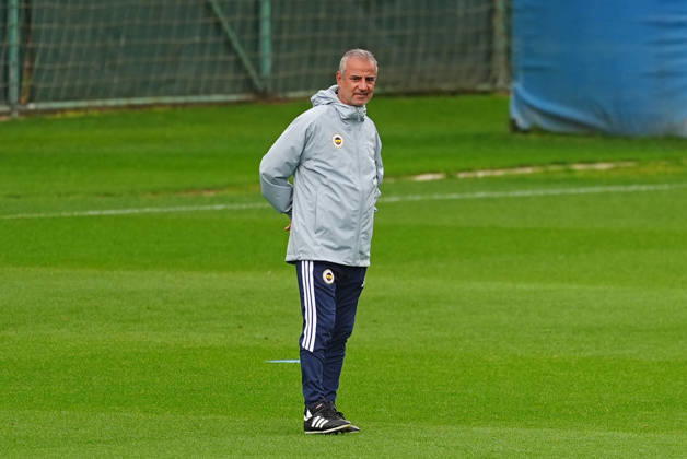Fenerbahce complete preparations for Aston Villa clash in UEFA Champions League ISTANBUL, TURKIYE - OCTOBER 13: Fenerbahce head coach Ismail Kartal leads a training session at Can Bartu Training Facilities as the team completes preparations for their away match against Aston Villa in the second week of the UEFA Champions League, in Istanbul, Turkiye, on October 13, 2026. Adem Kutucu Anadolu Istanbul Turkey. Editorial use only. Please get in touch for any other usage.  Copyright: x2026xAnadoluxAdemxKutucux