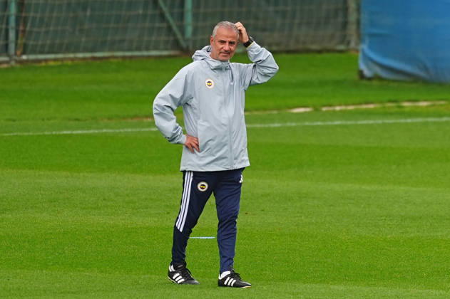 Fenerbahce complete preparations for Aston Villa clash in UEFA Champions League ISTANBUL, TURKIYE - OCTOBER 13: Fenerbahce head coach Ismail Kartal leads a training session at Can Bartu Training Facilities as the team completes preparations for their away match against Aston Villa in the second week of the UEFA Champions League, in Istanbul, Turkiye, on October 13, 2026. Adem Kutucu Anadolu Istanbul Turkey. Editorial use only. Please get in touch for any other usage.  Copyright: x2026xAnadoluxAdemxKutucux