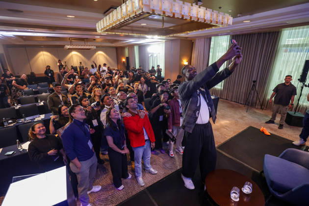 Former NB basketball player Dwyane Wade in Manila Former NBA, Basketball Herren, USA professional basketball player Dwyane Wade takes a selfie during a press conference, PK, Pressekonferenz in Manila, Philippines, on October 13, 2026. Dwyane Wade is in Manila for a promotional tour from October 13-14. Manila PHILIPPINES  Copyright: xMatrixxImagesx xMarkxCristinox
