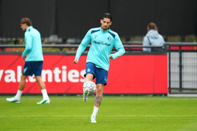 Training Champions League Feyenoord Rotterdam 2026 2027 Rotterdam - Jakub Moder of Feyenoord Rotterdam dribbles during a training before the Champions League match against Como 1907. The training is set at Trainingscomplex 1908 on 13 October 2026 in Rotterdam, Netherlands. (Hero Images Yannick Verhoeven) Copyright: xYannickxVerhoevenx
