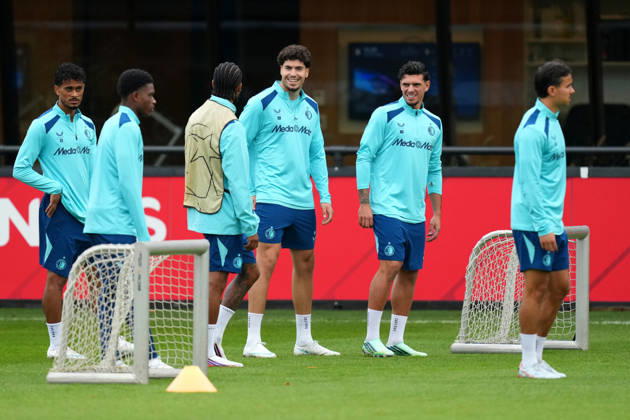 Training Champions League Feyenoord Rotterdam 2026 2027 Rotterdam - Goncalo Borges of Feyenoord Rotterdam shares a laugh with Jeremiah St Juste of Feyenoord Rotterdam, Nacho Ferri of Feyenoord Rotterdam and Javier Lopez of Feyenoord Rotterdam during a training before the Champions League match against Como 1907. The training is set at Trainingscomplex 1908 on 13 October 2026 in Rotterdam, Netherlands. (Hero Images Yannick Verhoeven) Copyright: xYannickxVerhoevenx
