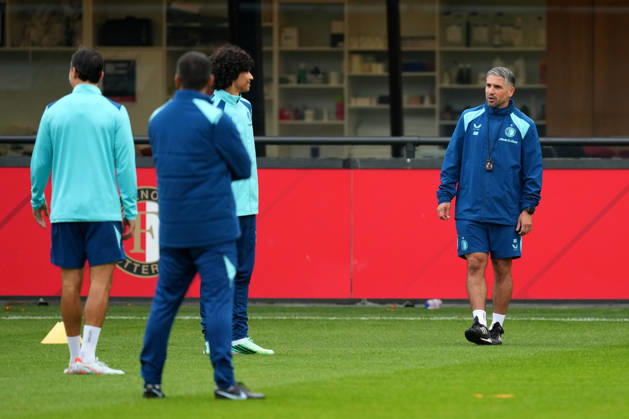 Training Champions League Feyenoord Rotterdam 2026 2027 Rotterdam - Gjivai Zechiel of Feyenoord Rotterdam talks with Assistant coach Said Bakkati of Feyenoord Rotterdam during a training before the Champions League match against Como 1907. The training is set at Trainingscomplex 1908 on 13 October 2026 in Rotterdam, Netherlands. (Hero Images Yannick Verhoeven) Copyright: xYannickxVerhoevenx