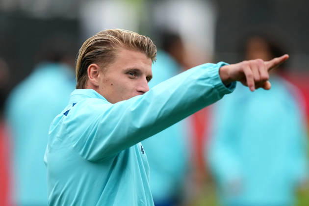Training Champions League Feyenoord Rotterdam 2026 2027 Rotterdam - Sem Steijn of Feyenoord Rotterdam gestures during a training before the Champions League match against Como 1907. The training is set at Trainingscomplex 1908 on 13 October 2026 in Rotterdam, Netherlands. (Hero Images Yannick Verhoeven) Copyright: xYannickxVerhoevenx