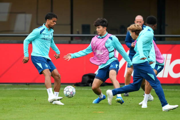 Training Champions League Feyenoord Rotterdam 2026 2027 Rotterdam - Goncalo Borges of Feyenoord Rotterdam duels for the ball with Tsuyoshi Watanabe of Feyenoord Rotterdam during a training before the Champions League match against Como 1907. The training is set at Trainingscomplex 1908 on 13 October 2026 in Rotterdam, Netherlands. (Hero Images Yannick Verhoeven) Copyright: xYannickxVerhoevenx