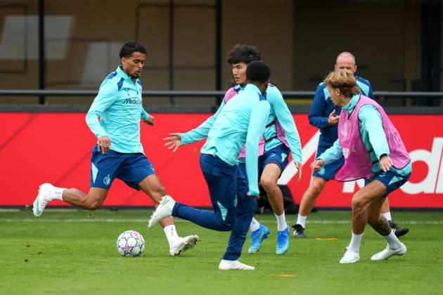 Training Champions League Feyenoord Rotterdam 2026 2027 Rotterdam - Goncalo Borges of Feyenoord Rotterdam duels for the ball with Tsuyoshi Watanabe of Feyenoord Rotterdam and Luciano Valente of Feyenoord Rotterdam during a training before the Champions League match against Como 1907. The training is set at Trainingscomplex 1908 on 13 October 2026 in Rotterdam, Netherlands. (Hero Images Yannick Verhoeven) Copyright: xYannickxVerhoevenx