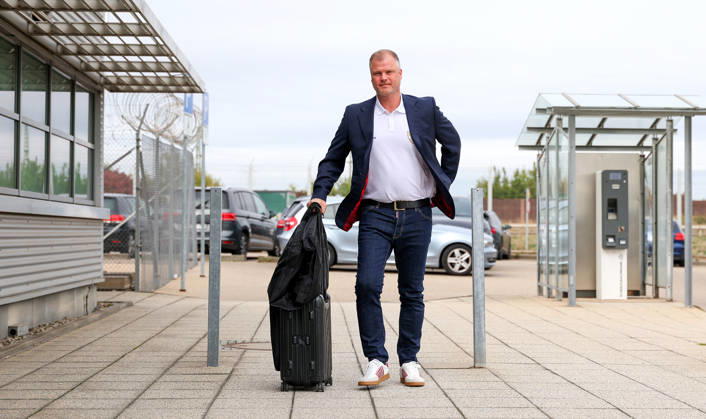 13.10.2026, Stuttgart, Fußball UEFA Champions League, Saison 2026-2027, VfB Stuttgart fliegt nach Bratislava, Abflug, Fabian Wohlgemuth